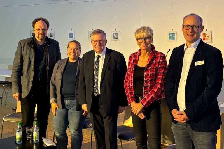 Podiumsdiskussion aus der Veranstaltungsreihe „Orte der Demokratie – Die Arbeit des Bayerischen Landtags“ am 23. Mai 2025 in Würzburg
